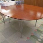 668 4719 DINING TABLE